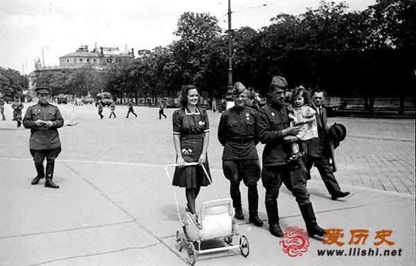 1945年解放奥地利的苏军 强奸暴徒与解放者的混合体