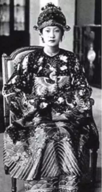 百年前各国王妃公主照片, 俄罗斯惊艳, 清朝丑的霸气！