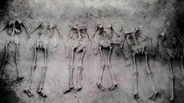 考古人员挖开朱元璋儿子墓，发现6具少女遗骸，揭开明朝一残忍制度！