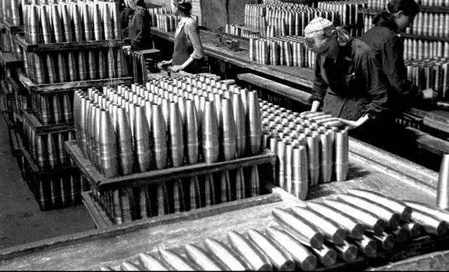 冷战时期，苏联的钢铁产量有多强大？碾压美日德三国！