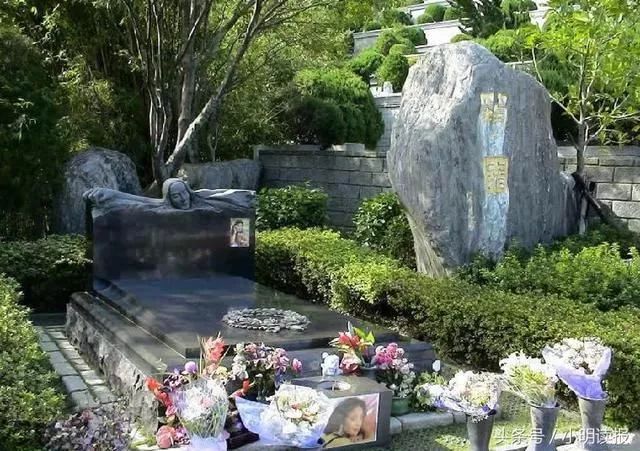 看了邓丽君墓地，再看陈晓旭的墓地，一个占地十平米，一处像花园！