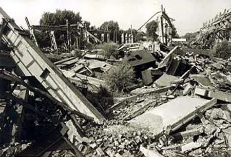 1976年唐山大地震老照片，现场惨烈不堪回首！