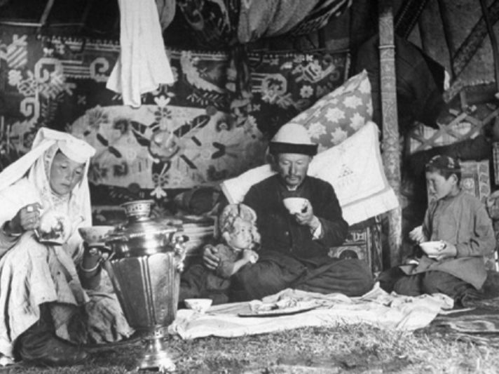 一组珍贵的新疆老照片，那年代的生活是这样子的！