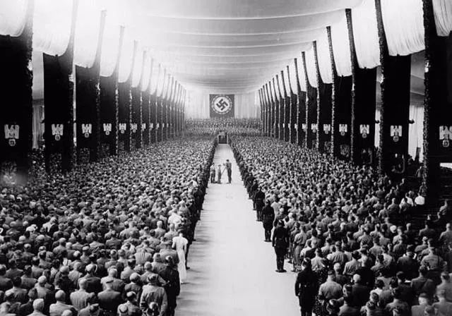 老照片：纳粹统治下德国，疯狂到让人窒息！