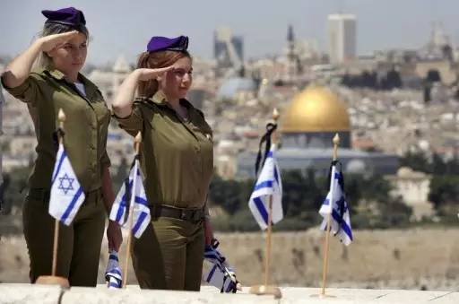 那些穿比基尼的以色列女兵能打仗？