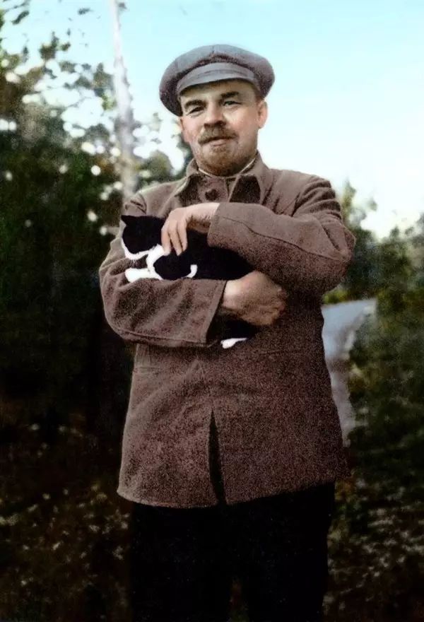 31张列宁的珍贵彩色照片，第三张是他妻子年轻时的样子！