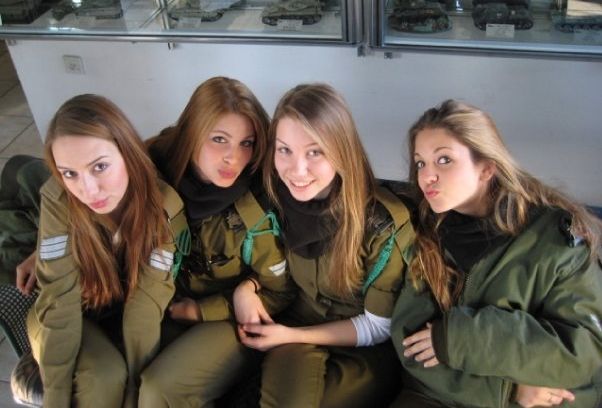 那些穿比基尼的以色列女兵能打仗？