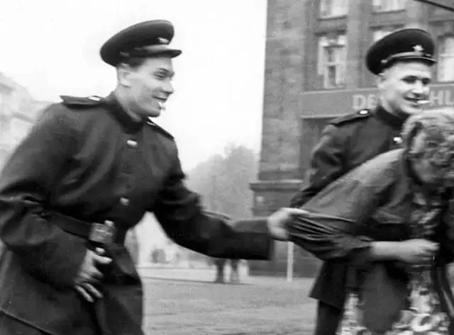 二战末期，苏联为何不惜一切代价抢攻柏林？
