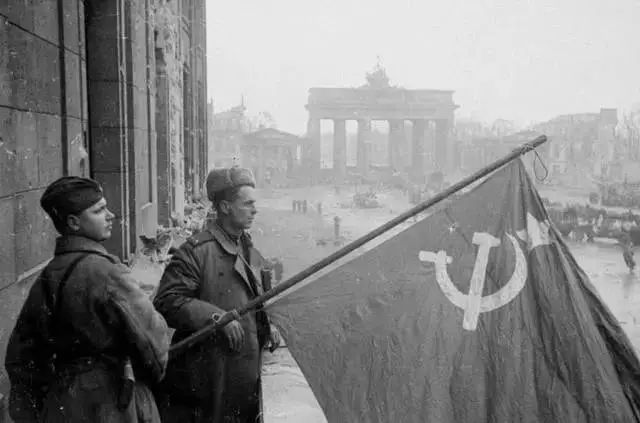 二战末期，苏联为何不惜一切代价抢攻柏林？