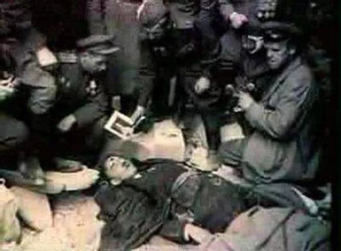 “战争狂人”希特勒的现场自杀照 ！