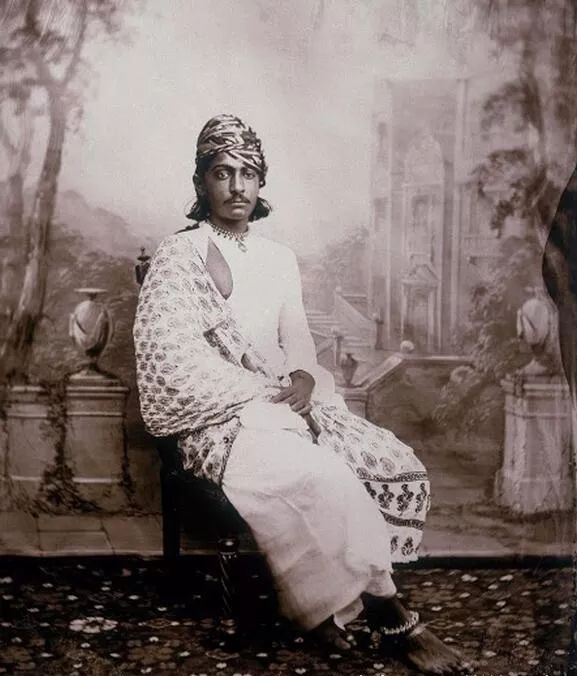 100多年前的印度皇宫王妃和大臣真实模样，让人毛骨悚然！