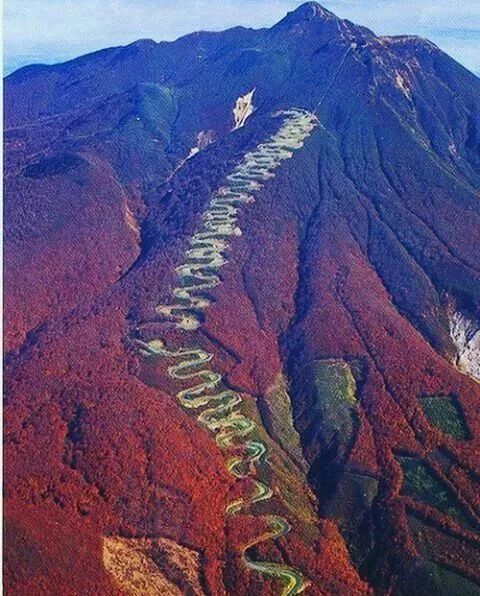 16张难得一见的世界绝美盘山路，鬼斧神工，叹为观止！