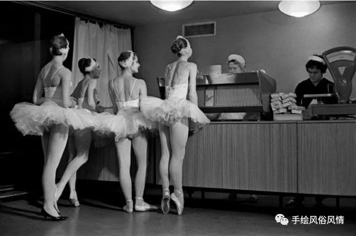 一组苏联时期的女性生活照片，自信时尚又美丽！