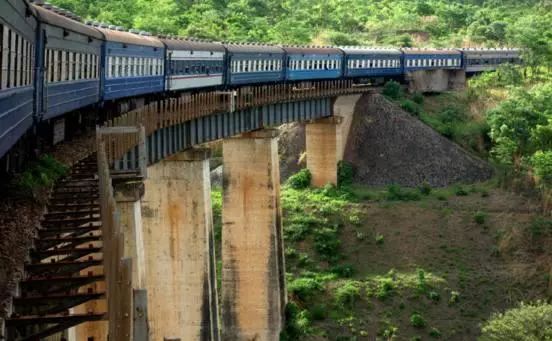 中国曾大力援助坦桑尼亚，帮助修建铁路，此国发展得怎么样？