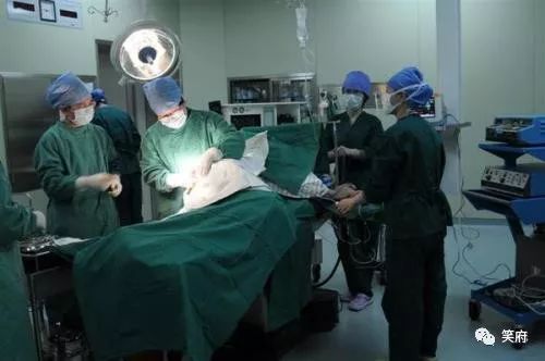 10个超级有趣的冷知识，手术室医护人员的服装为何是绿色的？