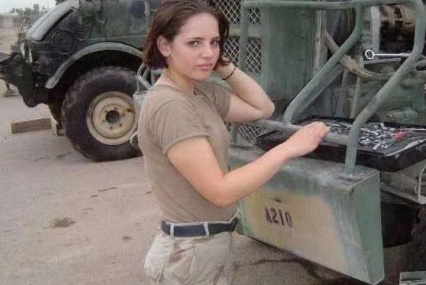 美国女兵追忆伊拉克战争：比起炮弹更怕战友性侵！