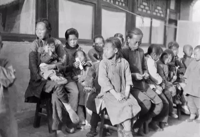 一组百年前的中国女性老照片，跟现在天壤之别！