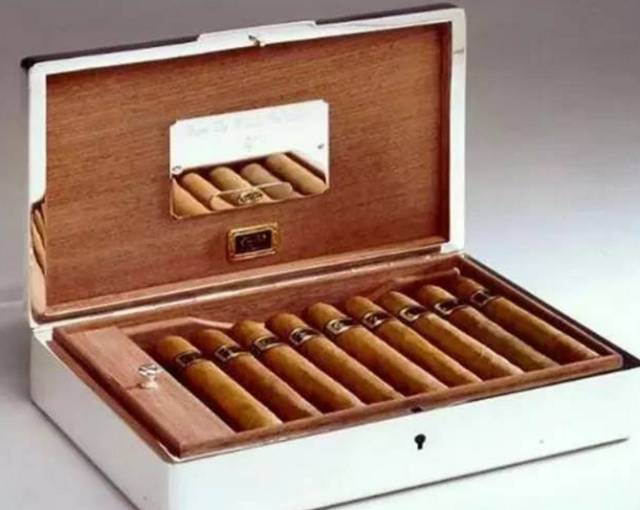 世界上最奢侈的10种香烟，抽一盒一辆轿车没了！