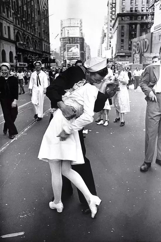 人类史上10张著名照片，最后一张是经典之吻！