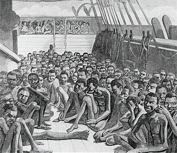 欧洲人贩运黑奴时，为何要将男女扒个精光，还混住一起？