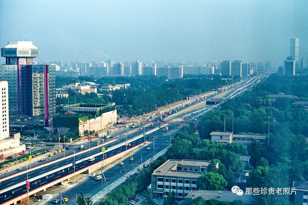 老照片里的90年代中国城市，各具特色！