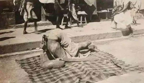 10张上个世纪印度苦行僧老照片，至今仍觉得不可思议！