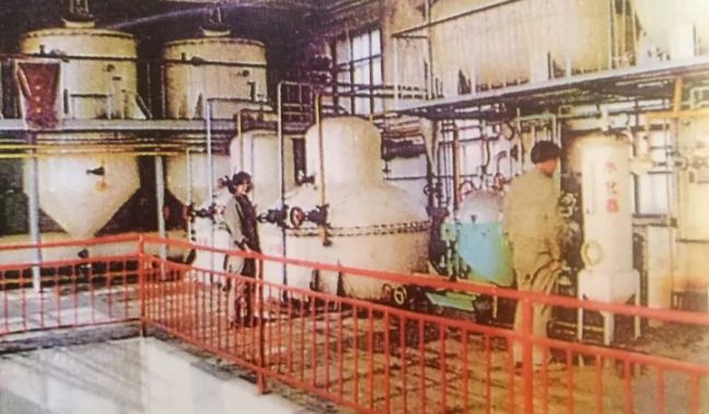 一组80年代国营工厂老照片，当年让人羡慕的铁饭碗！