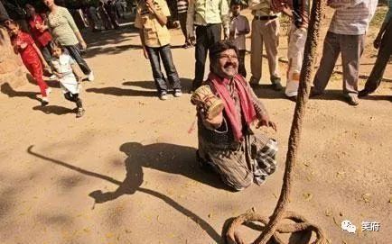 印度开挂魔术“通天绳”神技表演，究竟是怎么做到的？