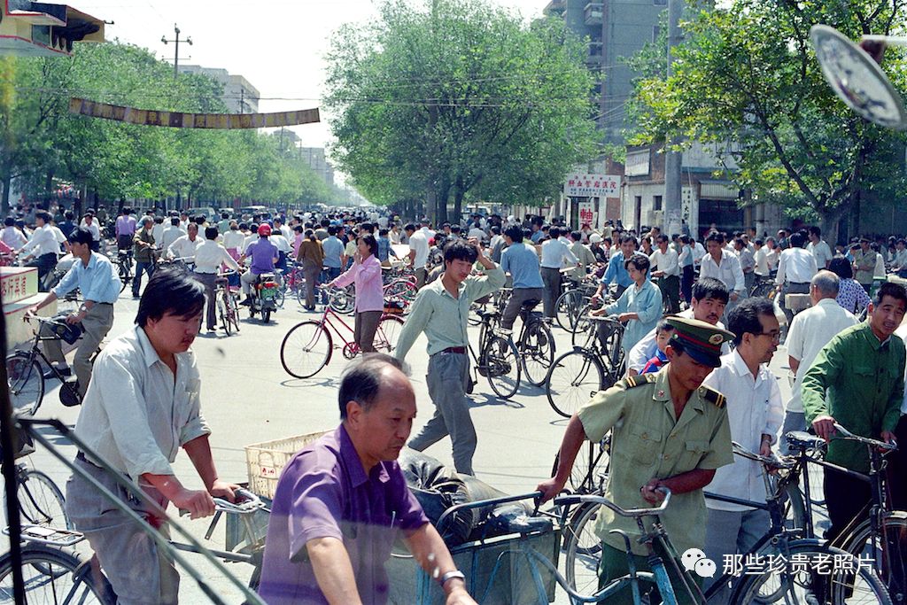 老照片里的90年代中国城市，各具特色！