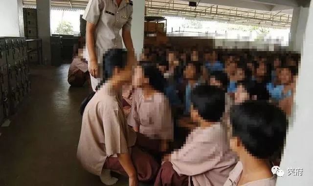 揭秘泰国女囚不为人知监狱生活，条件艰苦，洗澡方式太虐了！