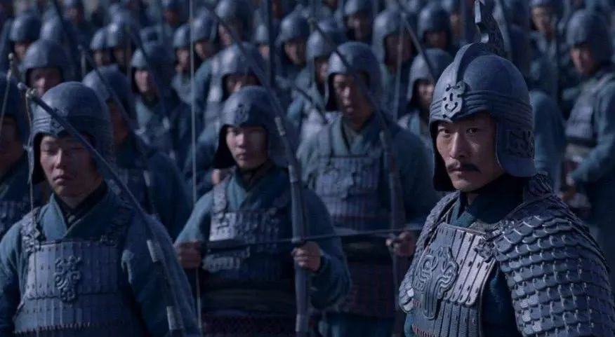 中国一支孤军守边疆15年，皇帝闻讯哭着说：所有将士连升7级