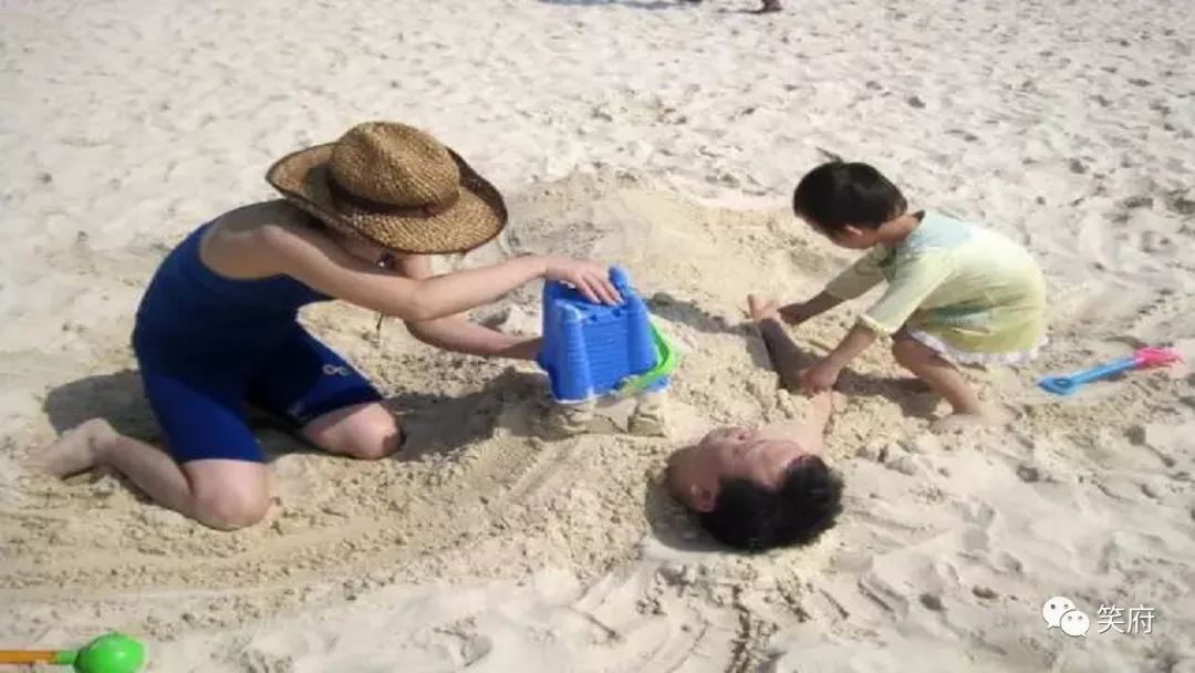 去海边玩，为什么千万不要把身体埋进沙子里？