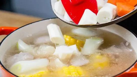 山药羊肉汤的做法，冬天来一碗，暖到心坎里