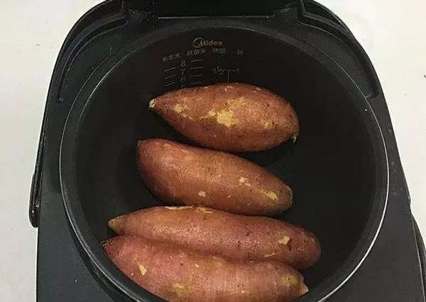 电饭煲焖红薯，别直接进锅，提前加点“它”，红薯软烂流油，真香