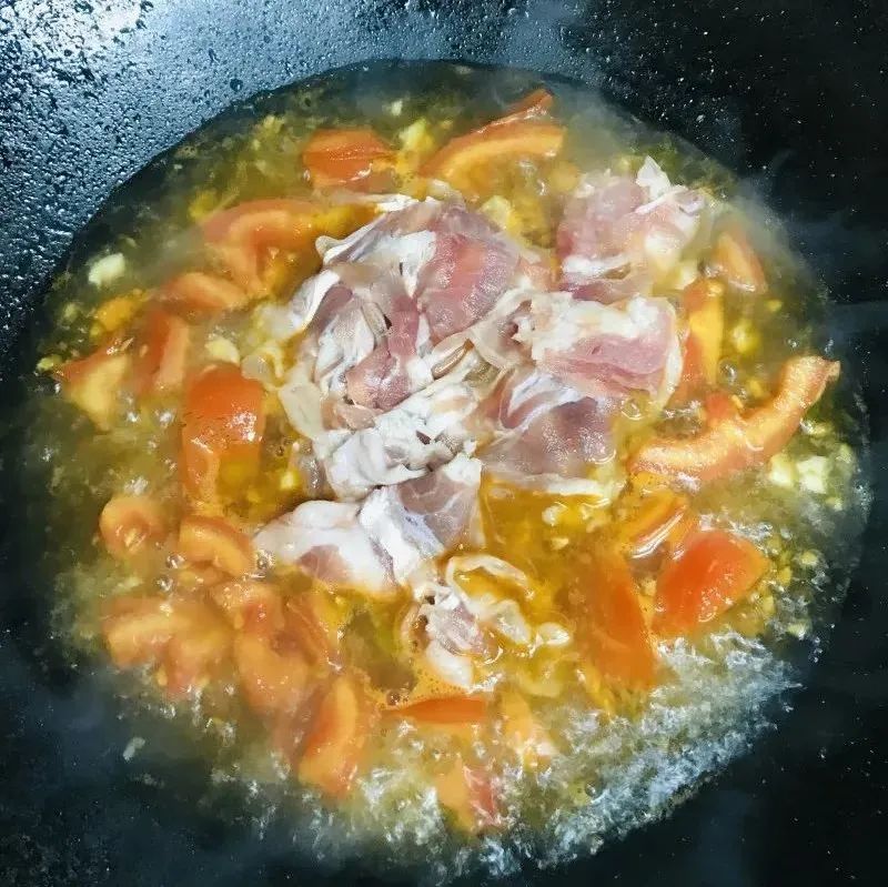 酸汤肥牛，连肉带汤都可以吃个精光，酸辣开胃爽翻天！