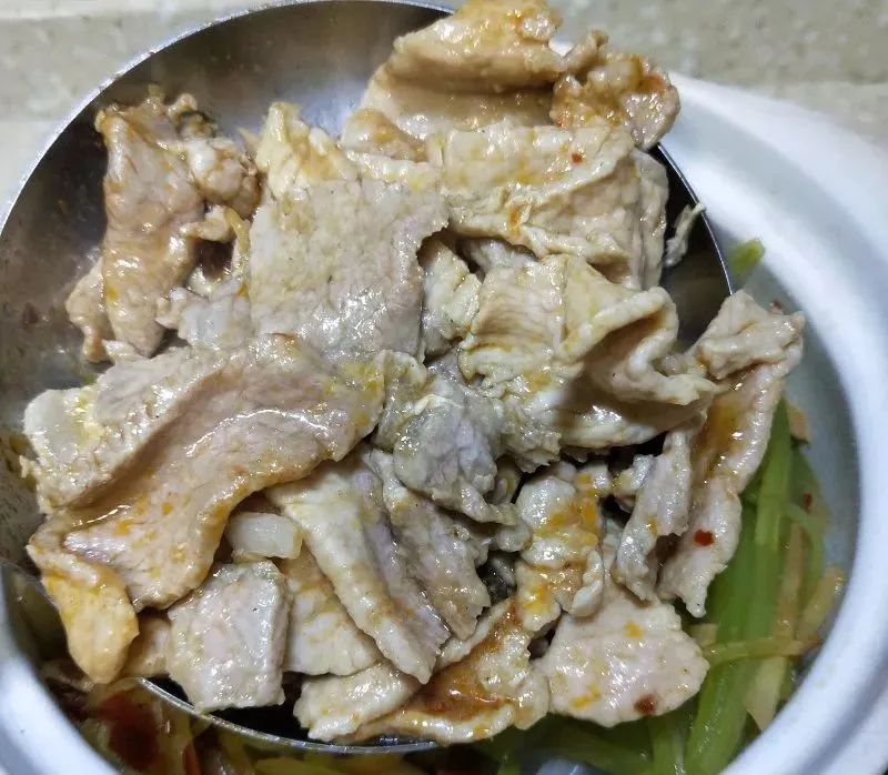 水煮肉片：香辣可口，特别解馋，配米饭吃太过瘾