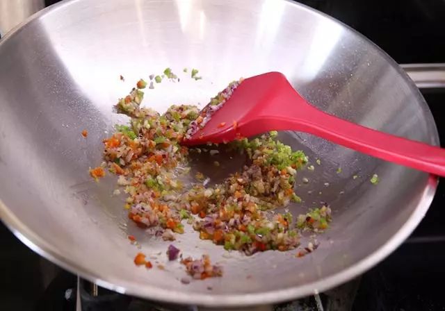 椒盐排骨的做法，酥脆麻辣，简单又下饭