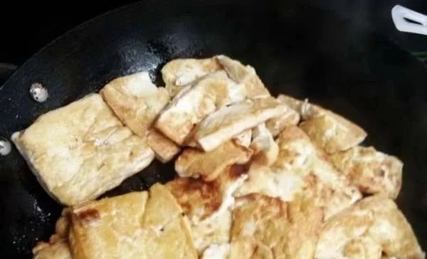 “它”和豆腐是绝配，2分钟出锅，嫩滑又美味，营养丰富补脑补钙