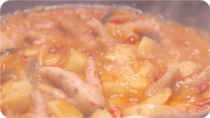 用热辣辣的蟹肉煲，来抚平入秋后不断膨胀的食欲吧