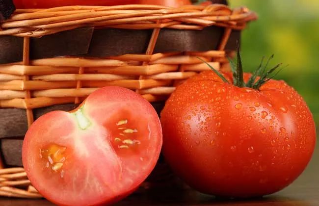 西红柿放冰箱会有毒素？冰箱里能放什么？为了家人了解下！