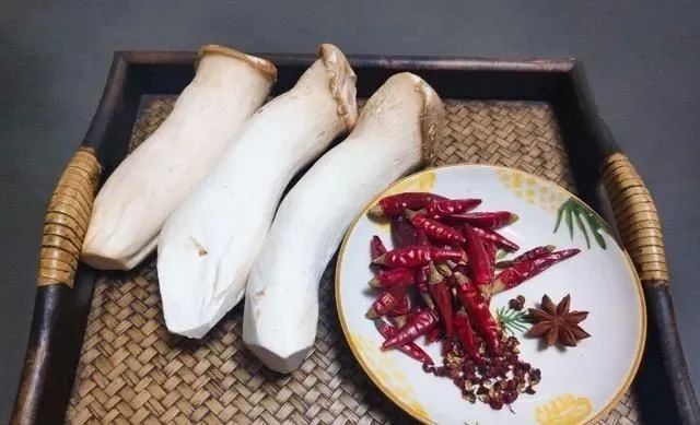 入秋后，别忘了多吃这素菜，不放肉也很香，冷了更好吃