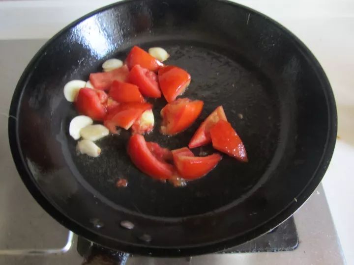 番茄炒花菜，这么做又香又好吃，上桌瞬间被抢光