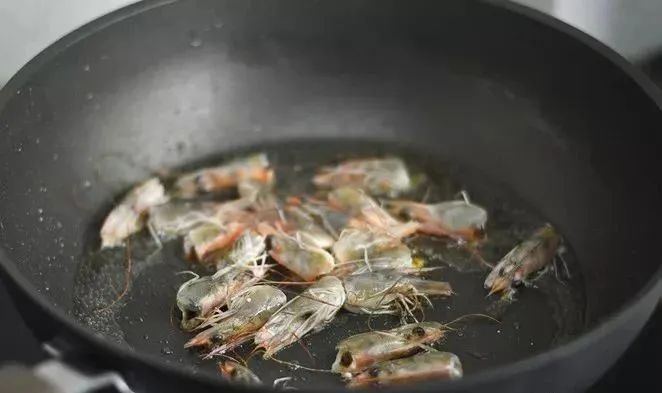 虾头油炒饭，吃虾不见虾，营养又美味！