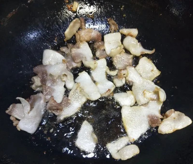 五花肉洋葱焖海带，让你忍不住舔盘子！