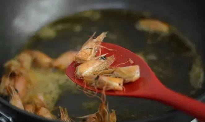 虾头油炒饭，吃虾不见虾，营养又美味！
