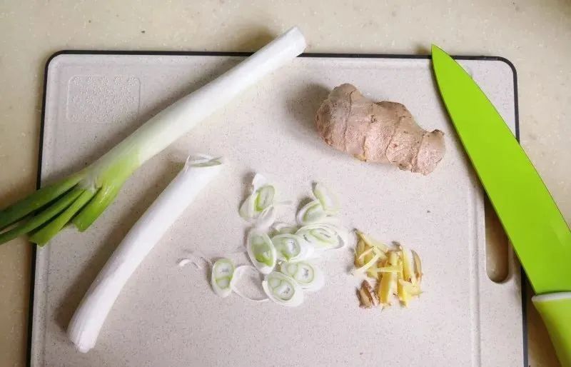 豆角炒肉丝：家常下饭菜，简单易做，百吃不厌