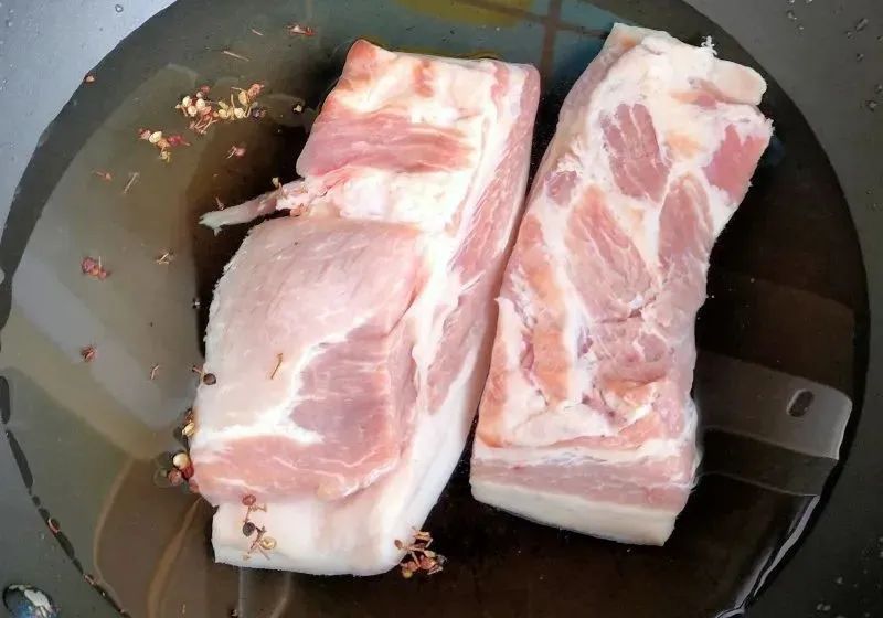用香菇卤出来的猪肉，肥而不腻，鲜香味美，怎么这么好吃！