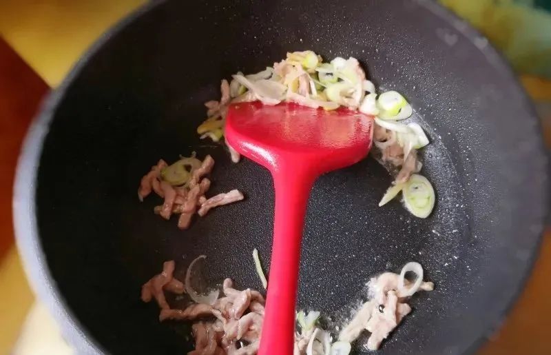 豆角炒肉丝：家常下饭菜，简单易做，百吃不厌