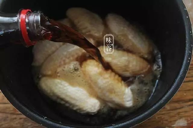 只用电饭锅就能搞定的可乐鸡翅，做法简单，吃过都说好！