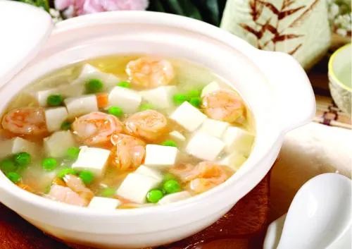 虾仁豆腐汤的做法，口味偏清甜鲜美，很适合夏天喝